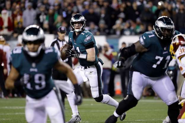 Carson throws to Tate.jpeg