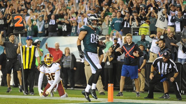 usa-zach-ertz-td-redskins-eagles.jpg